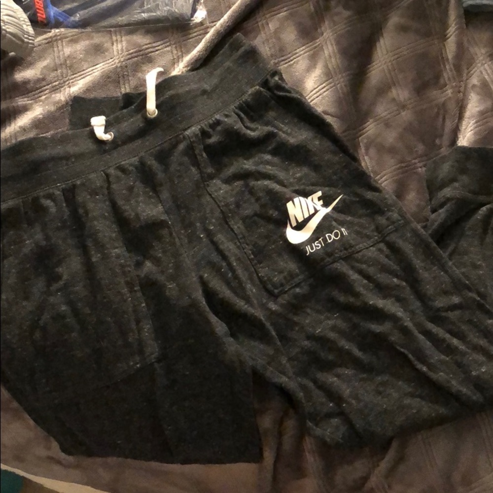 Cropped sweat pants